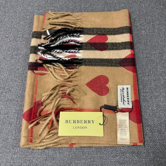 Burberry scarf - Picture 3 of 4